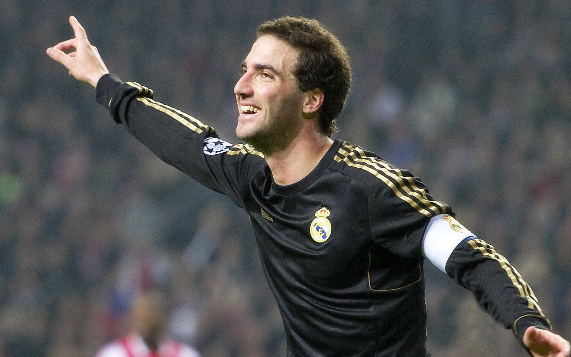 爱游戏电竞官方网站-塞维利亚稳居西甲前列，争夺欧洲赛场席位